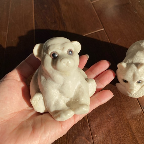 Polar Bear Cubs Sculpture by AARKTIK set of 2 - Picture 7 of 10